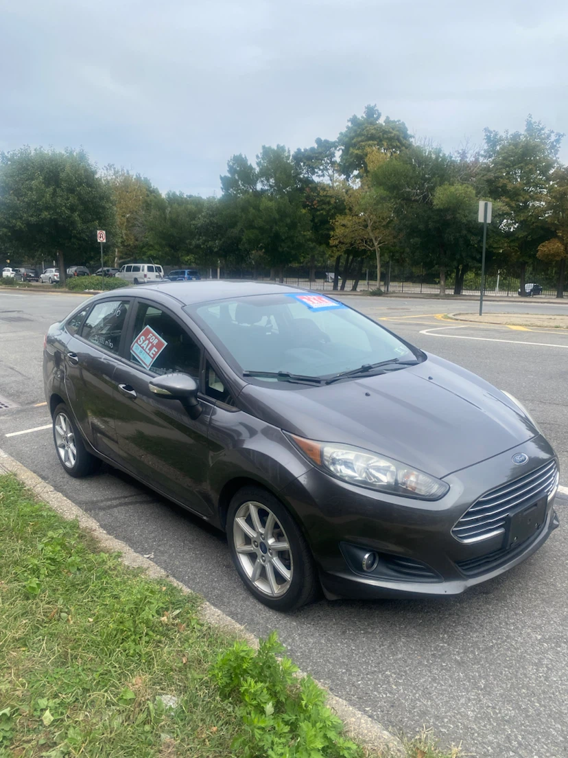 2016 Ford Fiesta SE - photo 2