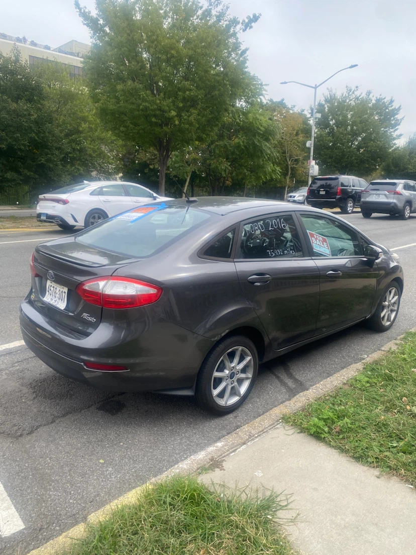 2016 Ford Fiesta SE - photo 4