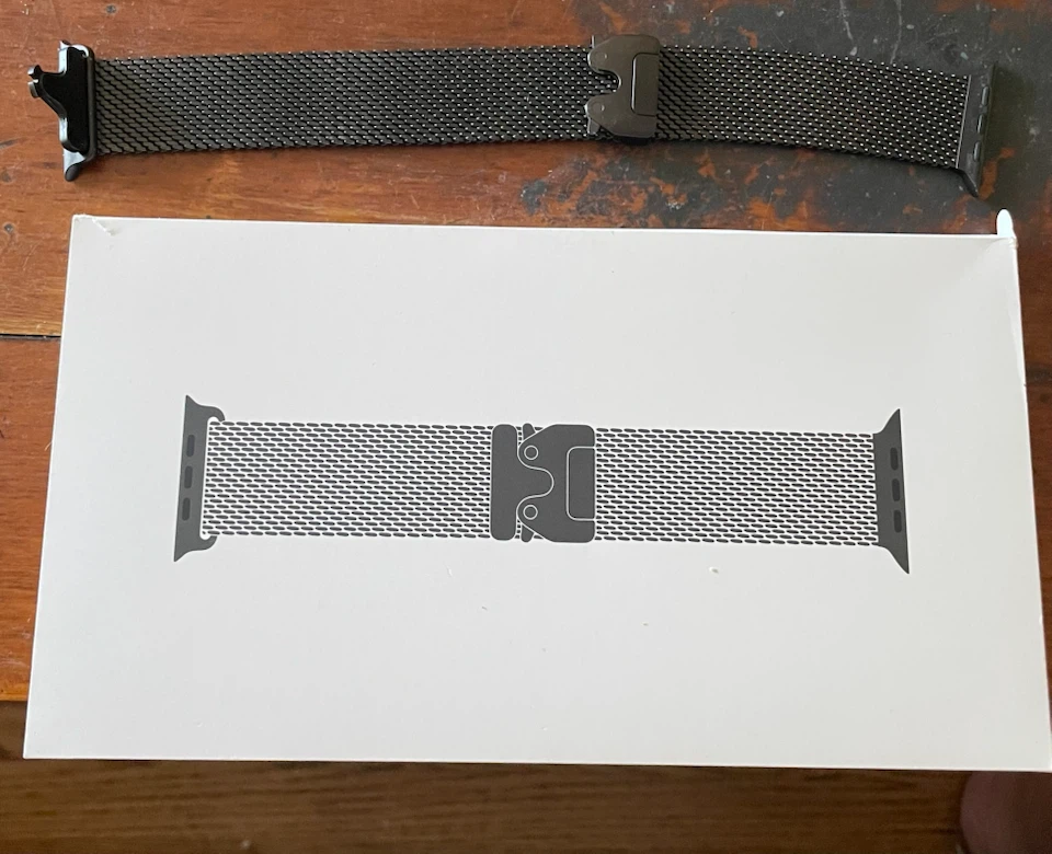 Apple Watch 49mm Milanese Loop - Black Titanium