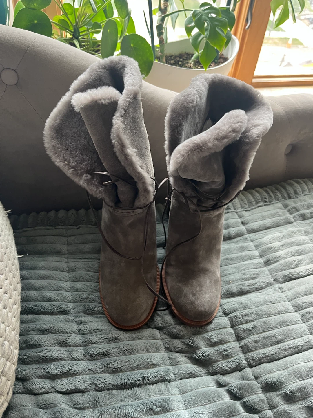 UGG Suede Shearling Lace-Up Boots Size 8.5