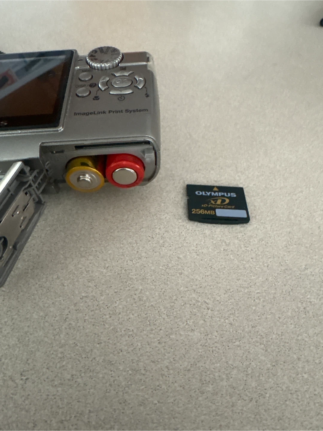 Olympus FE-140 6.0 Megapixel Digital Camera - photo 2
