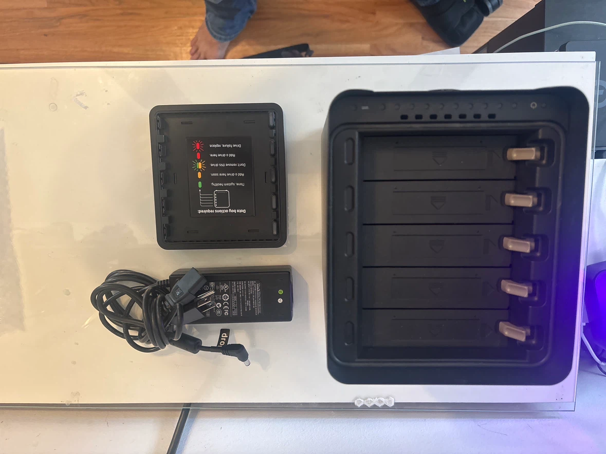 Drobo FS 5-Bay Network Storage Array - photo 4