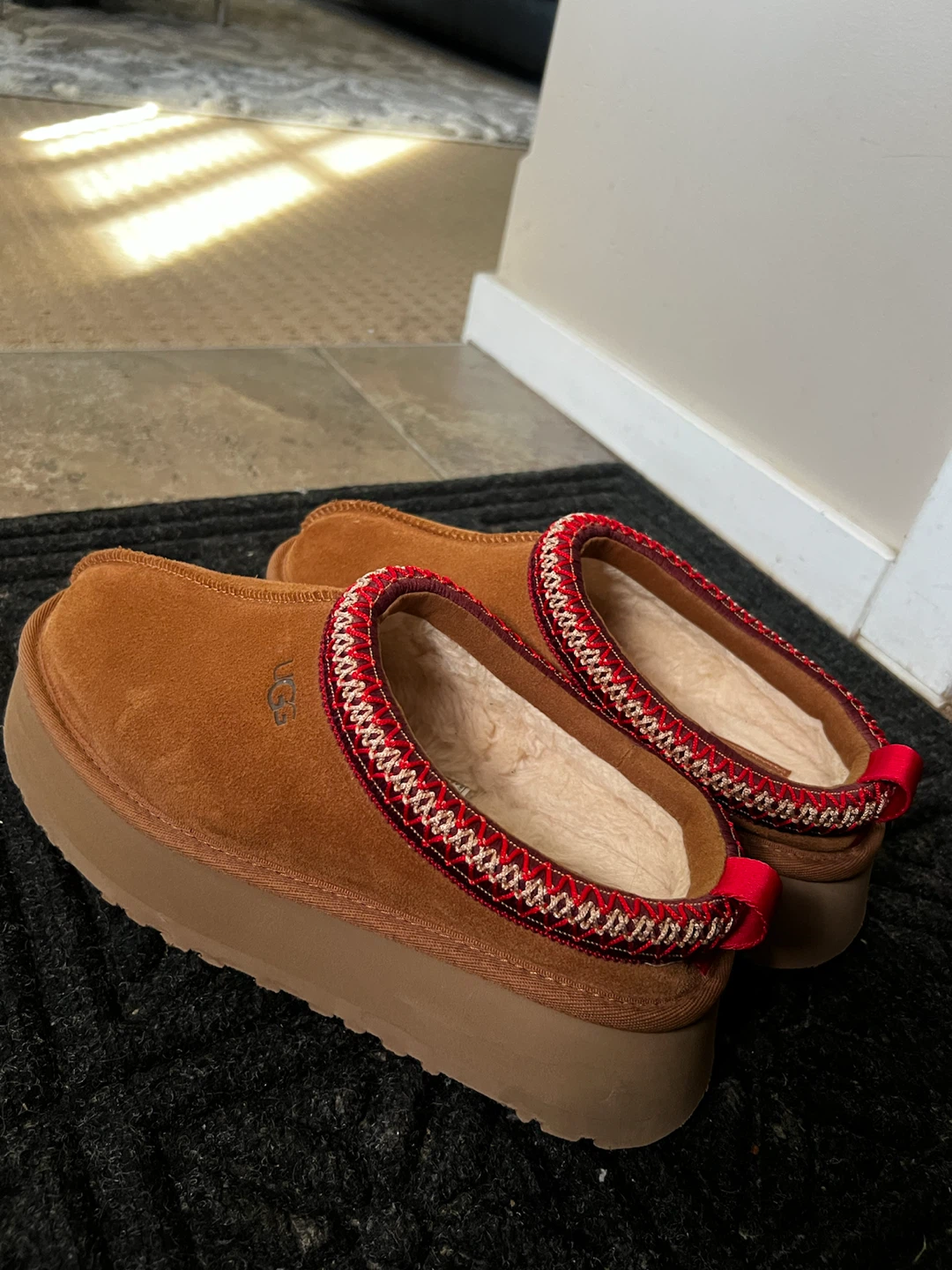 UGG Tasman Platform Slippers - Size 8 - photo 3