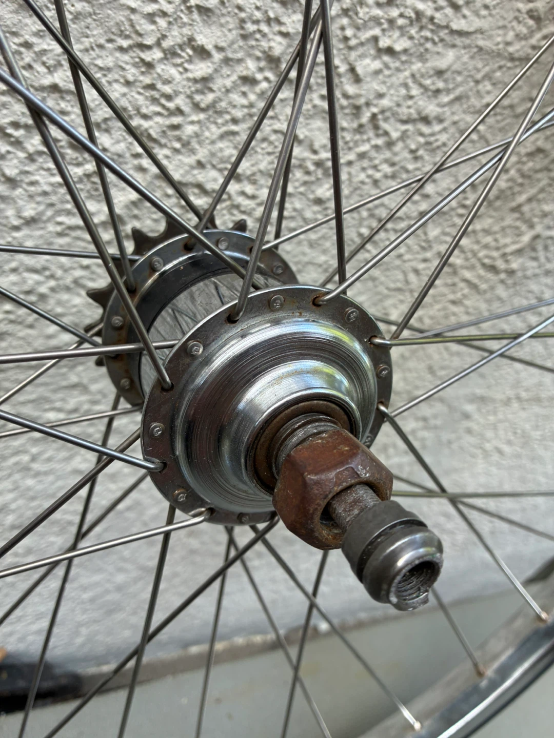 $7 Vintage 26" Bicycle Rear Wheel - Made in Canada - photo 2
