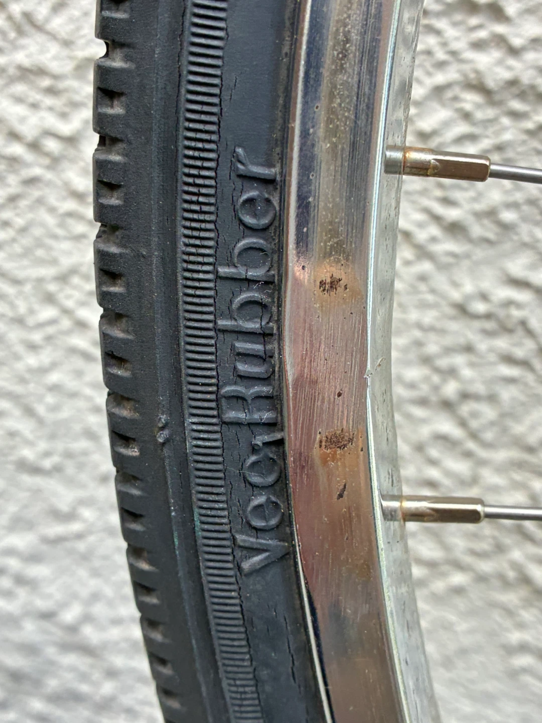 $7 Vintage 26" Bicycle Rear Wheel - Made in Canada - photo 4