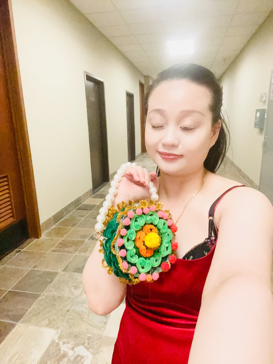 Handcrafted colourful pom-pom circular handbag - photo 2