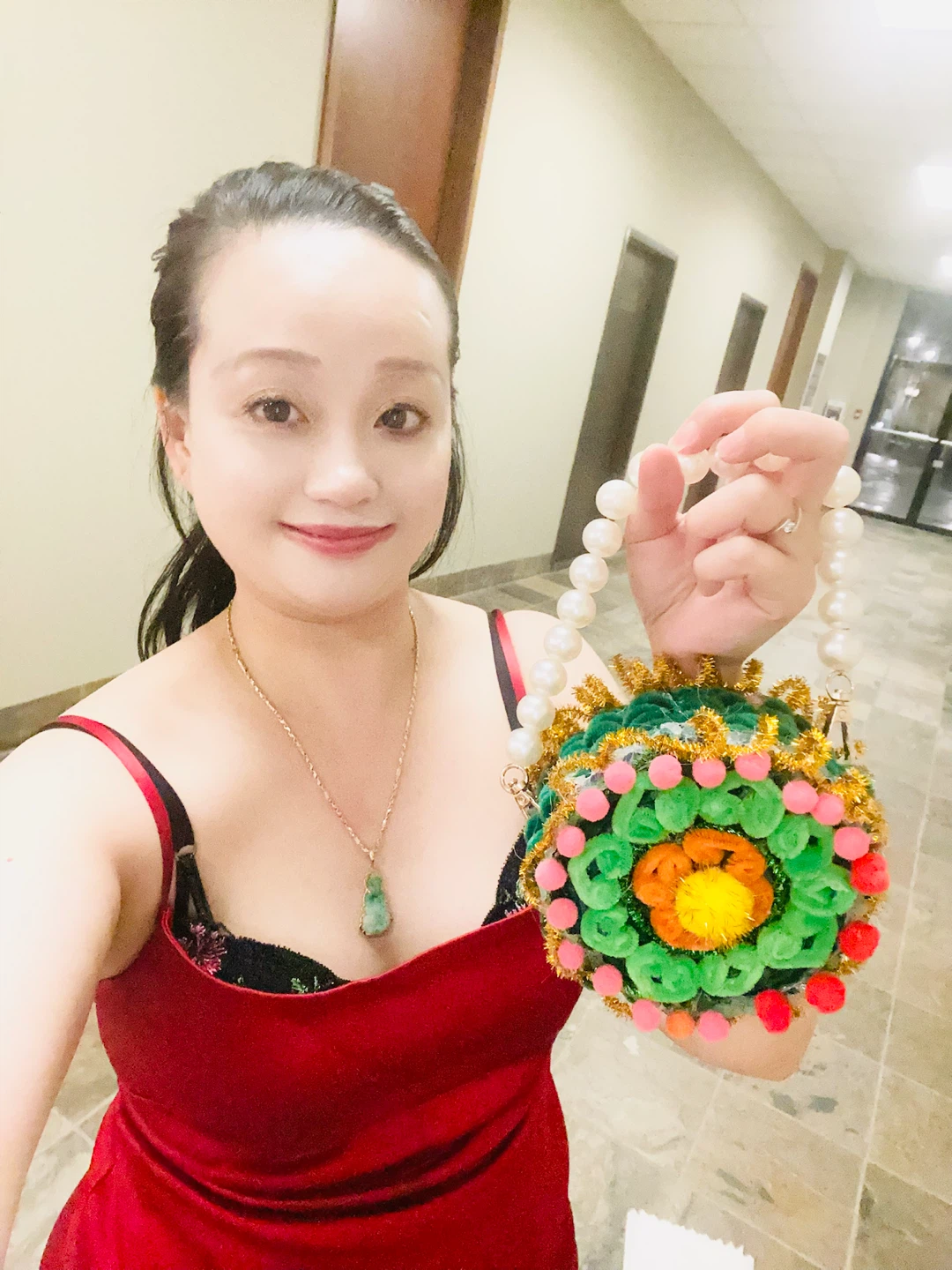 Handcrafted colourful pom-pom circular handbag - photo 5