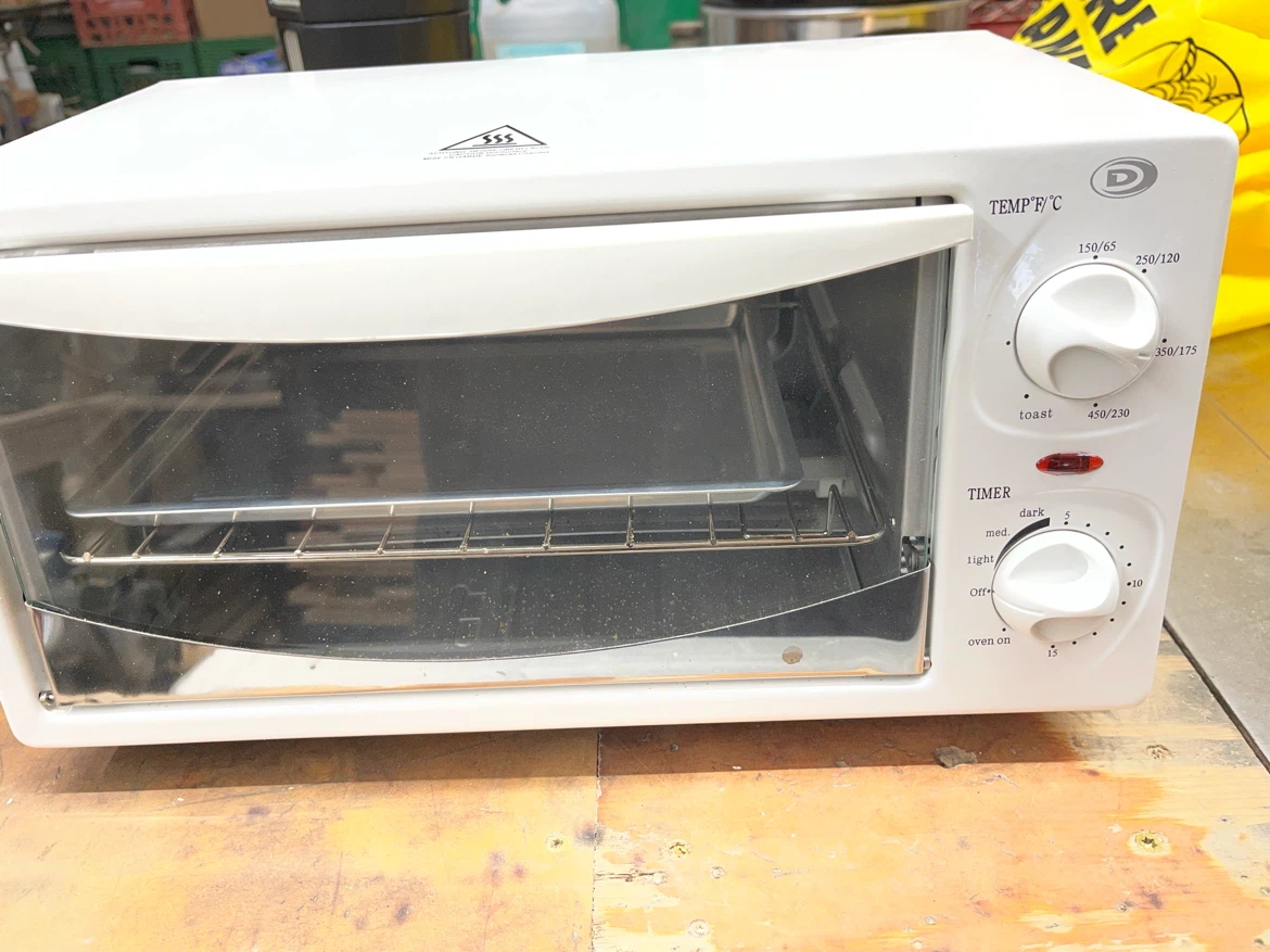 Deny White Countertop Toaster Oven
