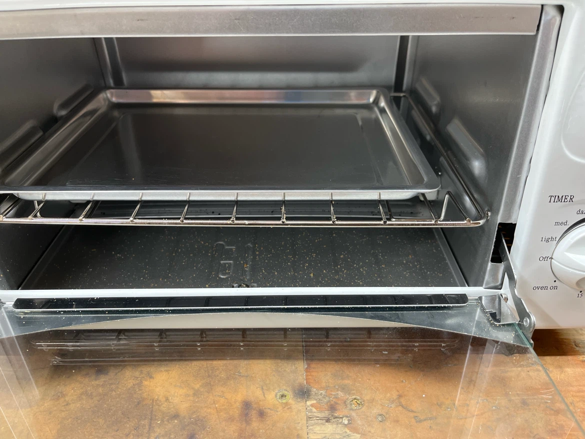 Deny White Countertop Toaster Oven - photo 3