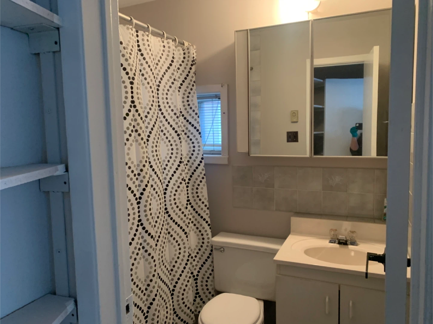 Renovated spacious private apt.for Single. - photo 3