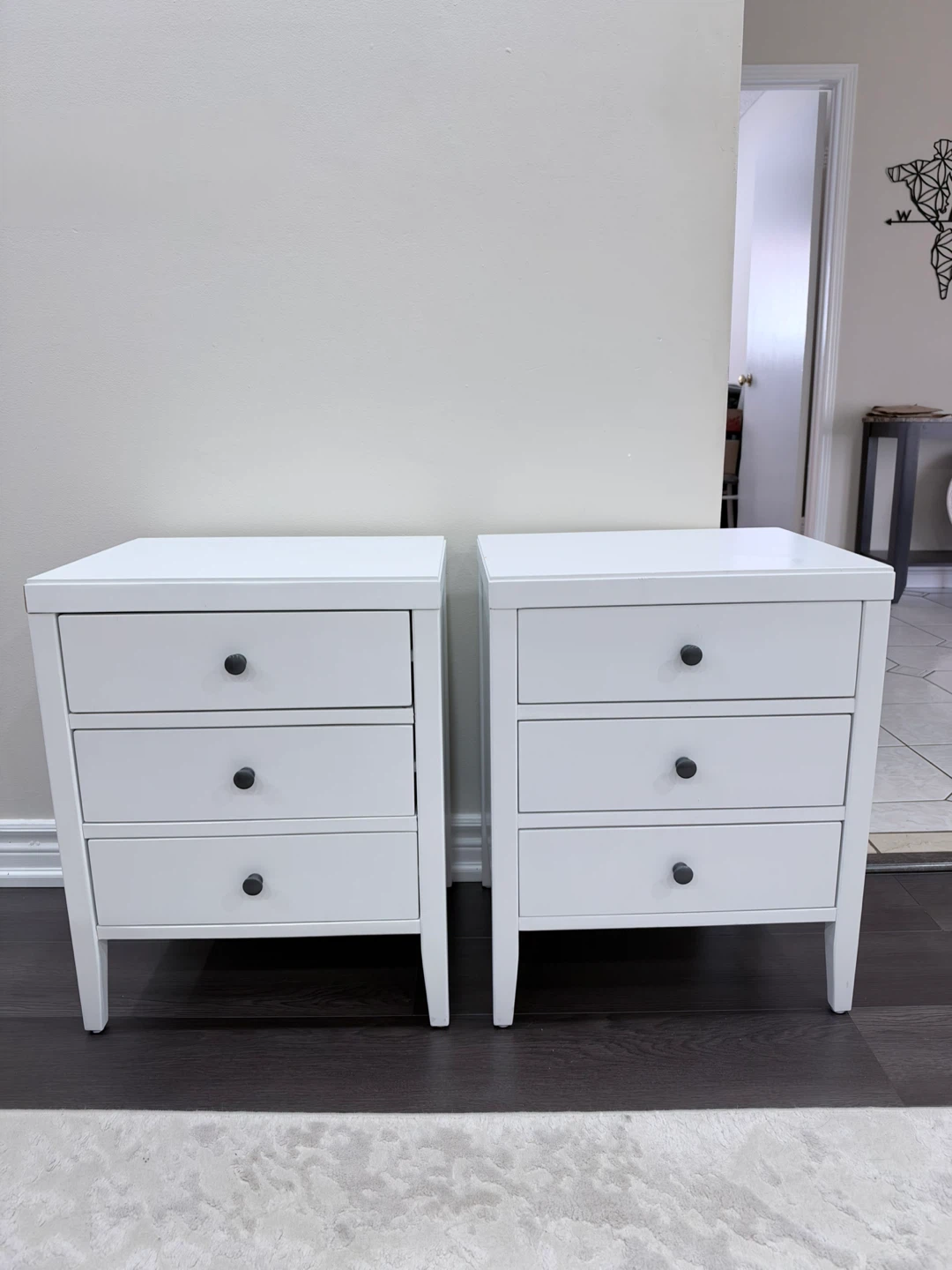 Set of 2 White Nightstands