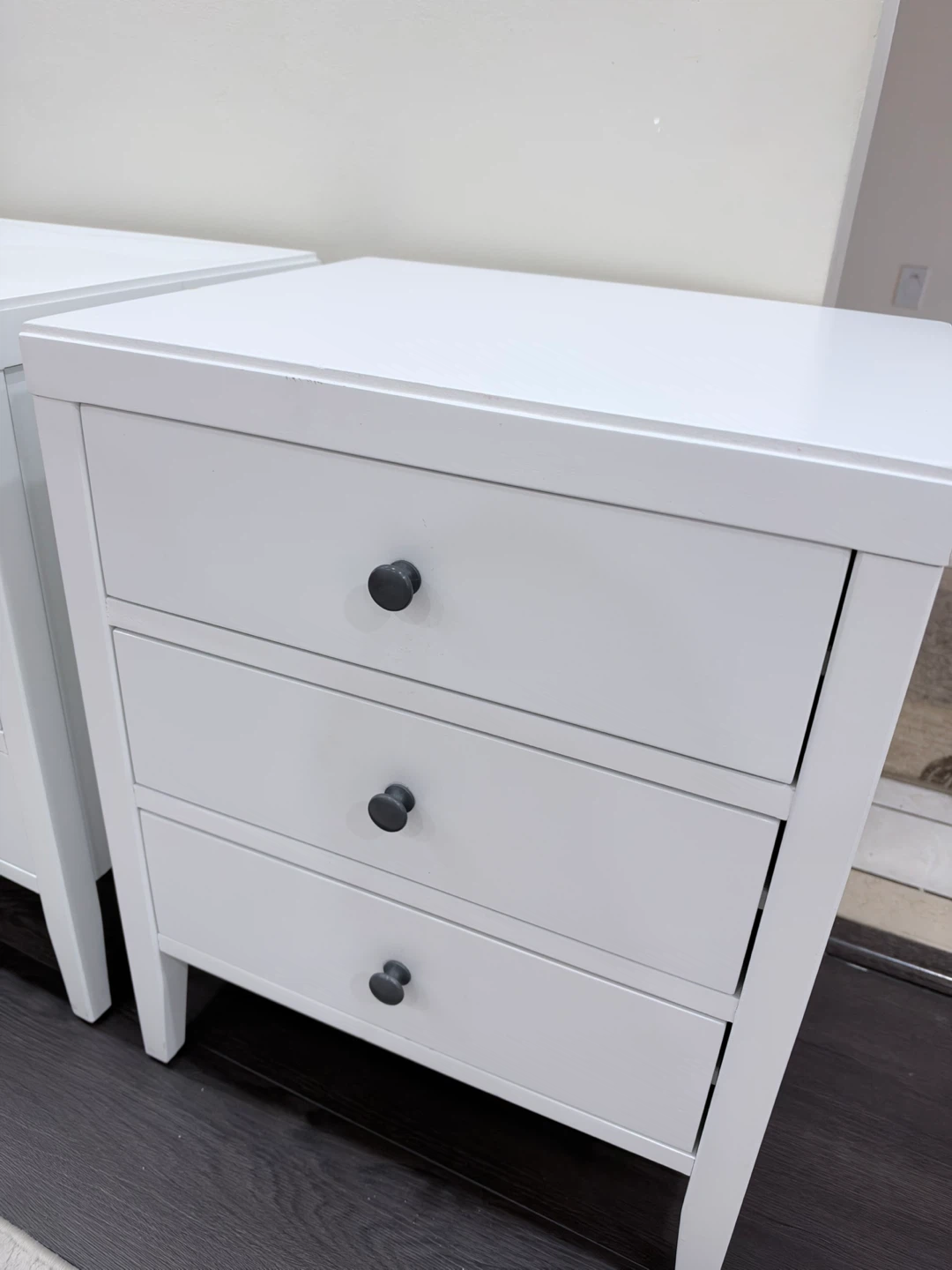 Set of 2 White Nightstands - photo 2