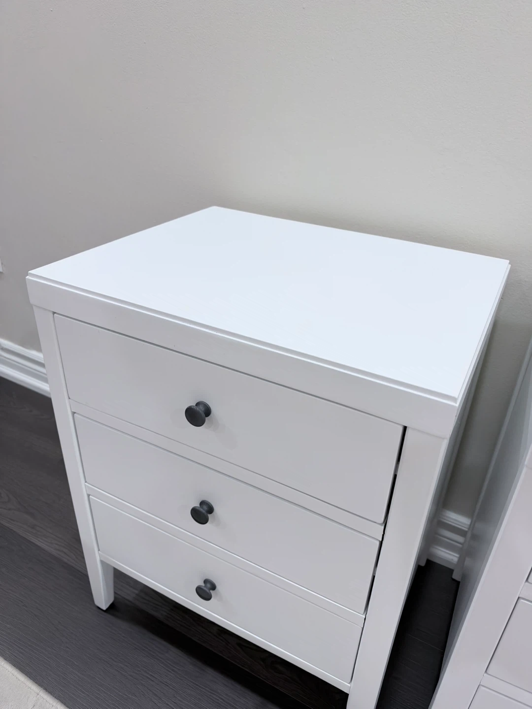 Set of 2 White Nightstands - photo 3