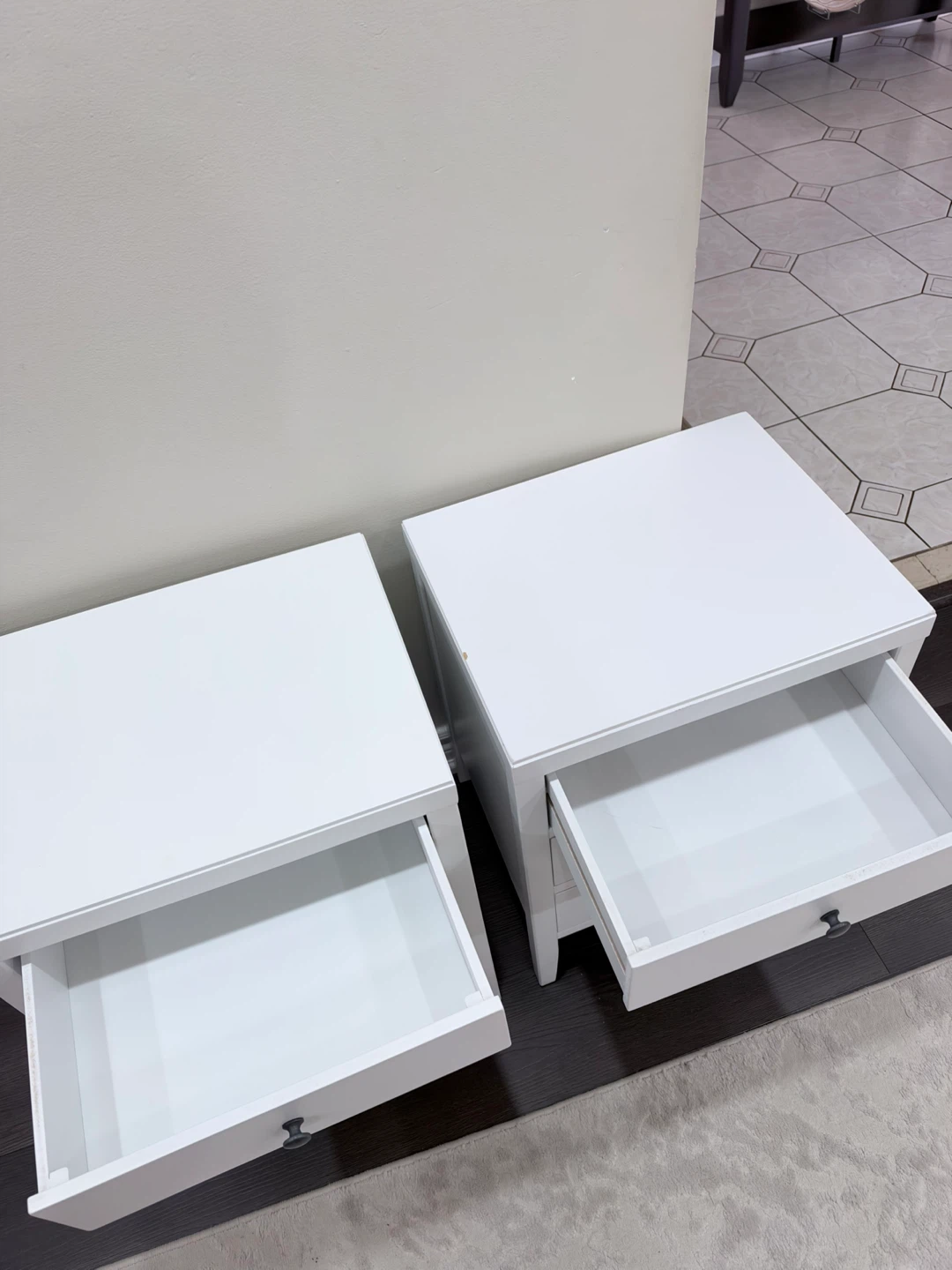 Set of 2 White Nightstands - photo 4