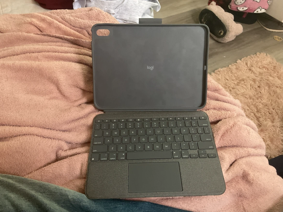 iPad 10th generation with logo tech iPad case/keyboard - photo 5