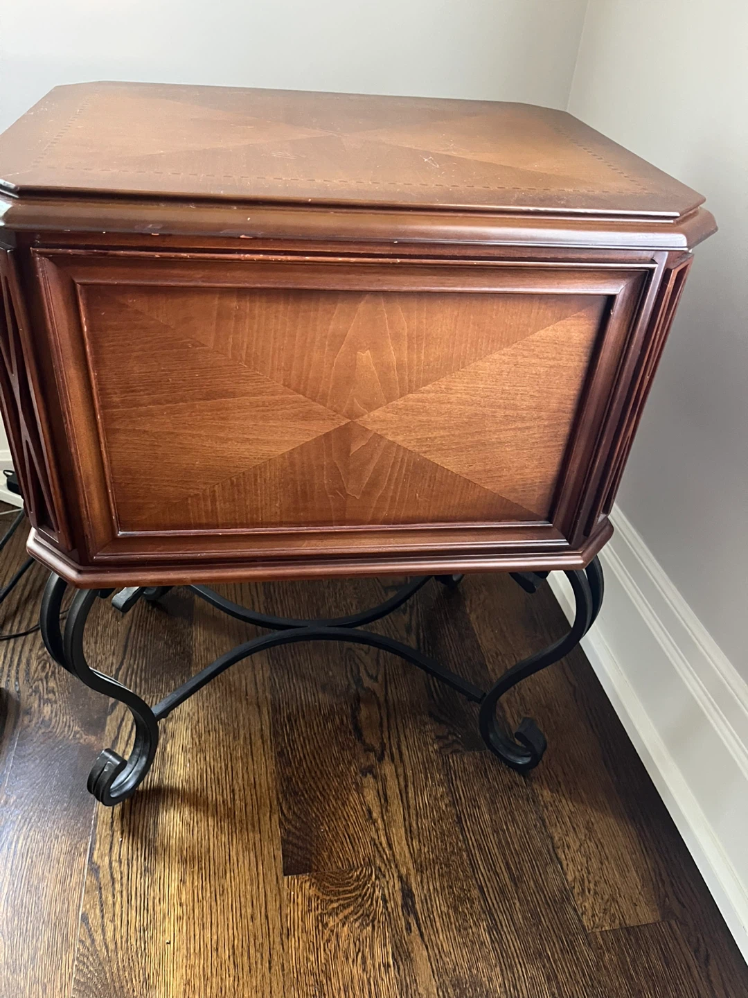 Wooden end table with metal legs