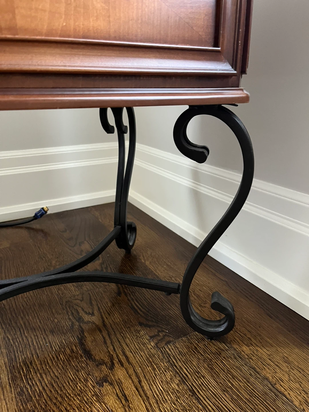 Wooden end table with metal legs - photo 4