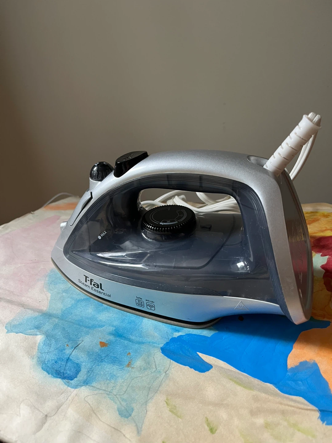 T-fal Steam Essential Iron FV1038 - photo 2