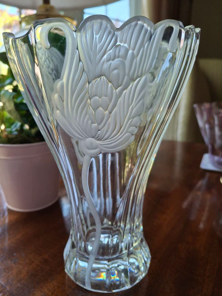 Clear glass vase with frosted flower detail