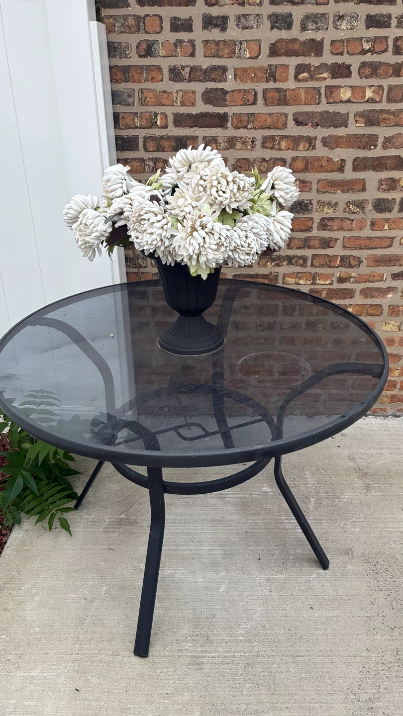 Round glass patio table