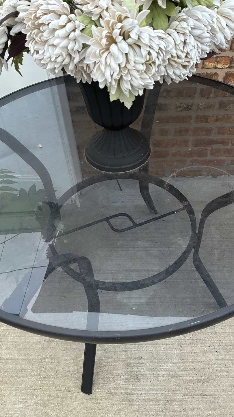Round glass patio table - photo 2