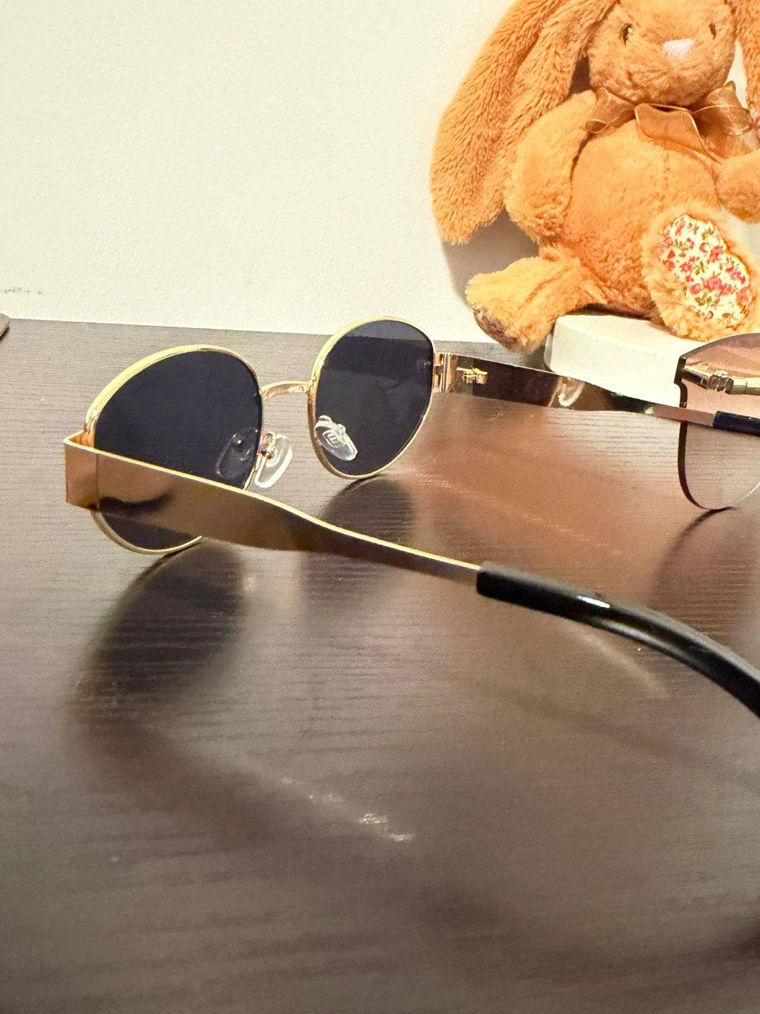 Vintage-Style Tinted Sunglasses