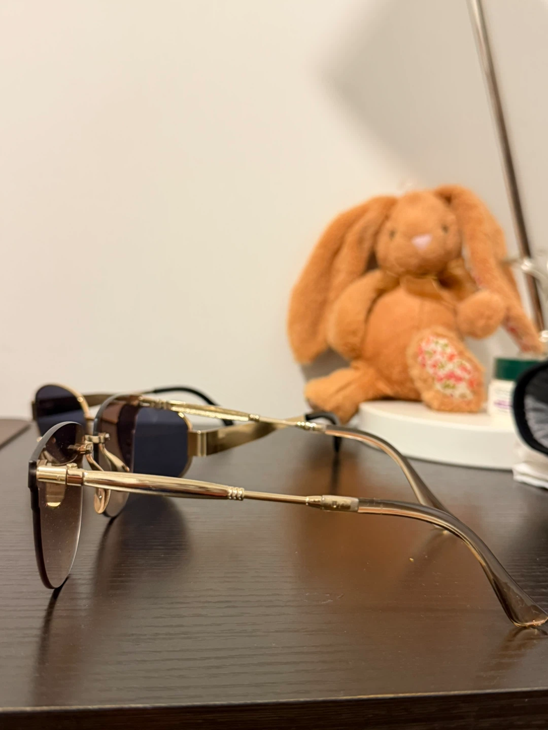 Vintage-Style Tinted Sunglasses - photo 4
