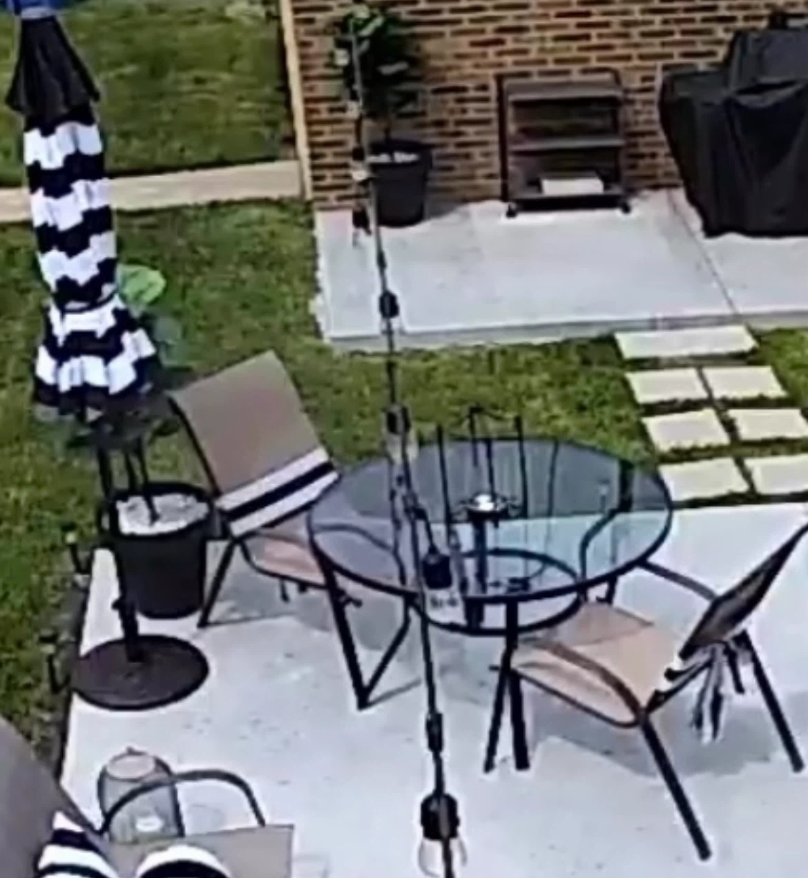 Round glass patio table - photo 5