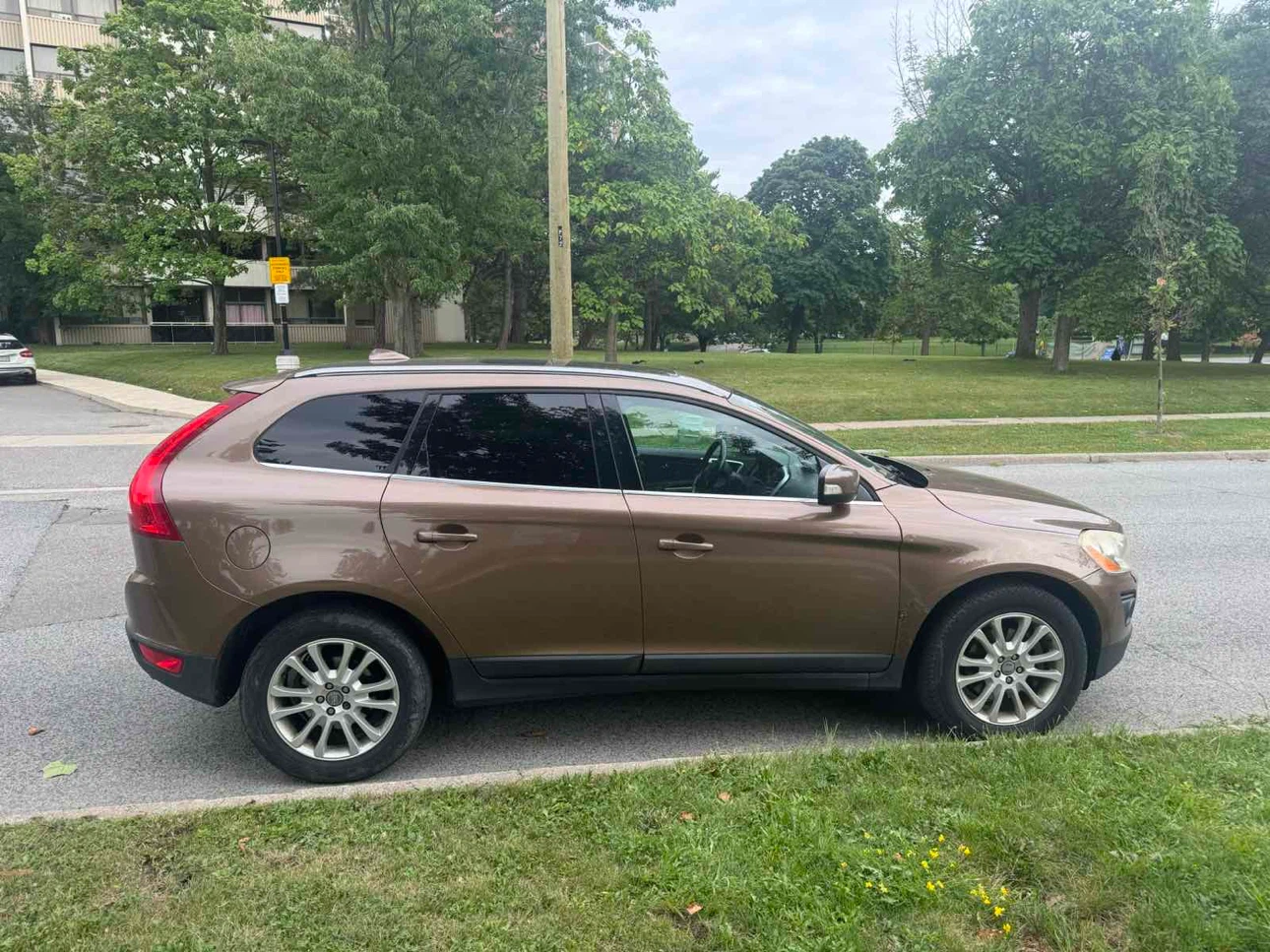 2010 Volvo XC60 T6 AWD - photo 2