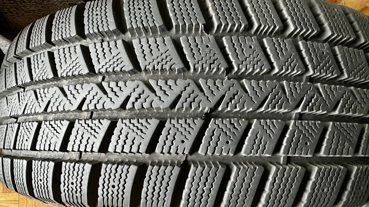 ❄️ Goodyear Winter Tires + Rims – Good Condition - photo 4
