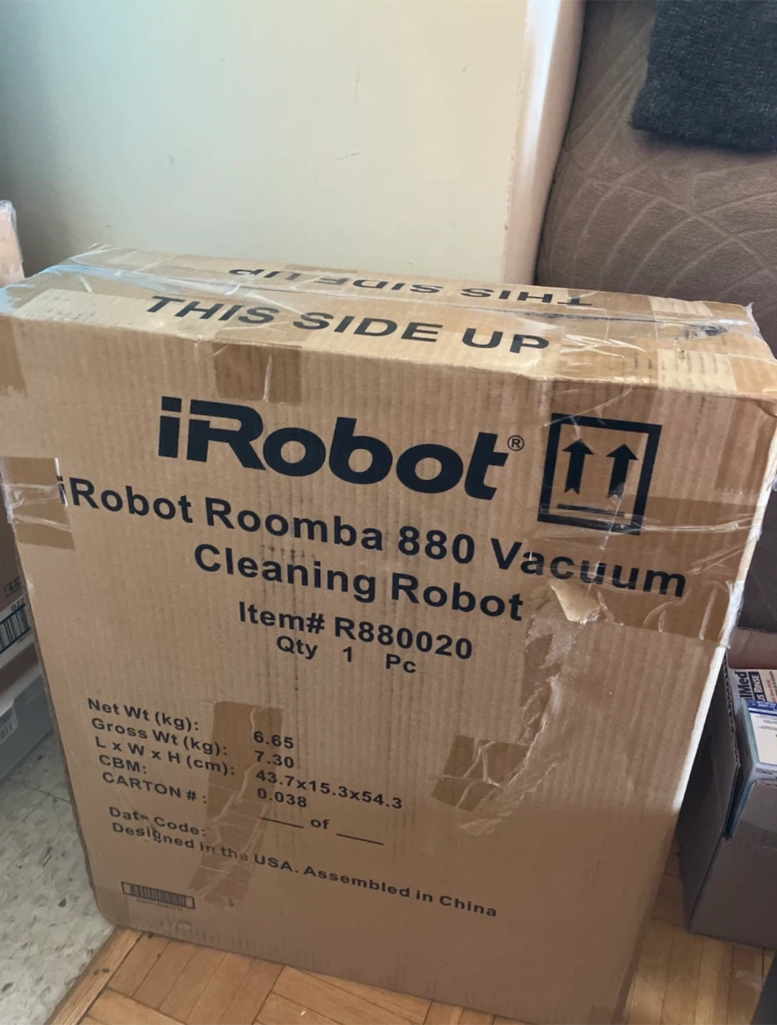 Brand New-iRobot Roomba 880 Vacuum Cleaning Robot