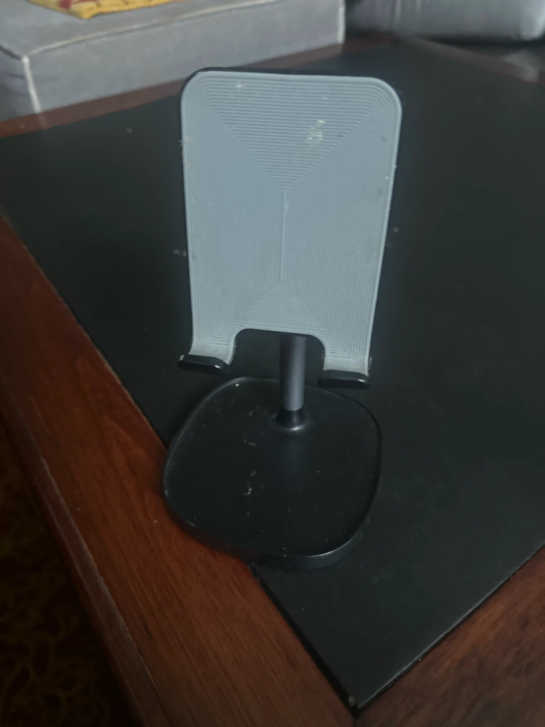 Adjustable Cell Phone Desktop Stand