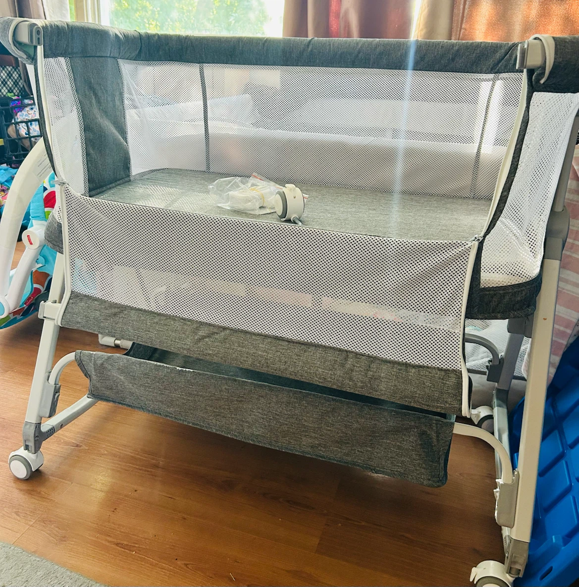 Baby Bedside Sleeper Bassinet - photo 2
