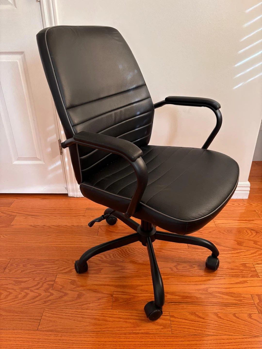 Black Office Chair - photo 2