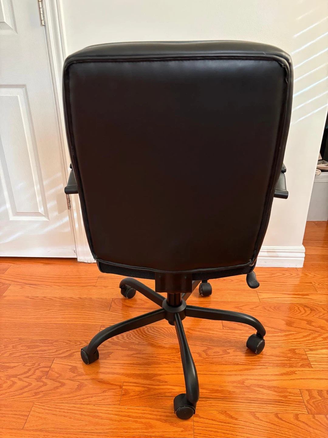 Black Office Chair - photo 3