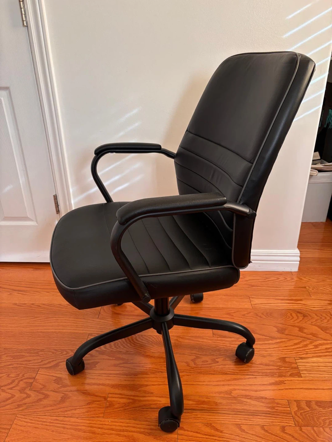 Black Office Chair - photo 4