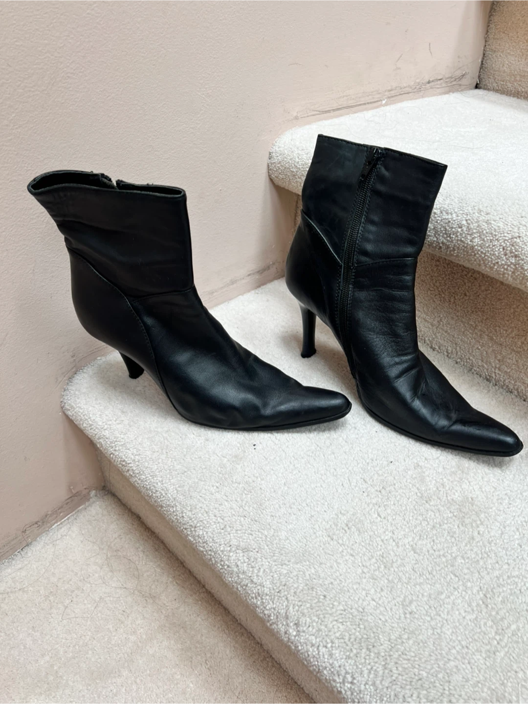 Geller 11 Black Leather Pointed-Toe Ankle Boots