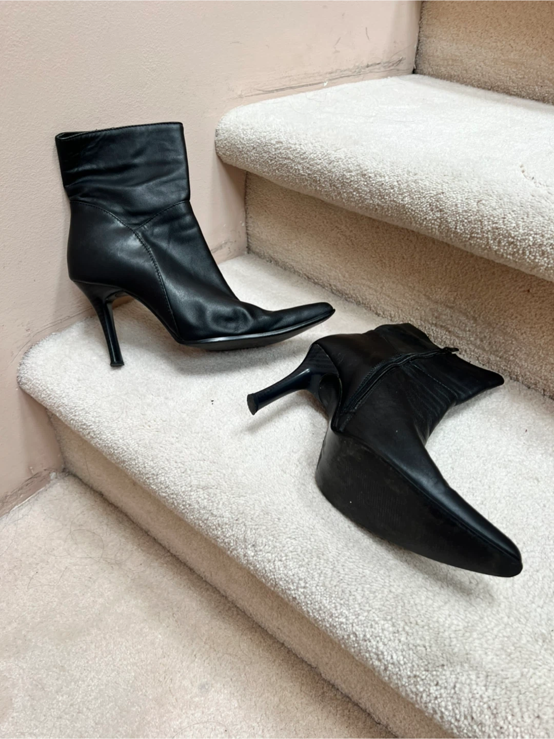 Geller 11 Black Leather Pointed-Toe Ankle Boots - photo 2