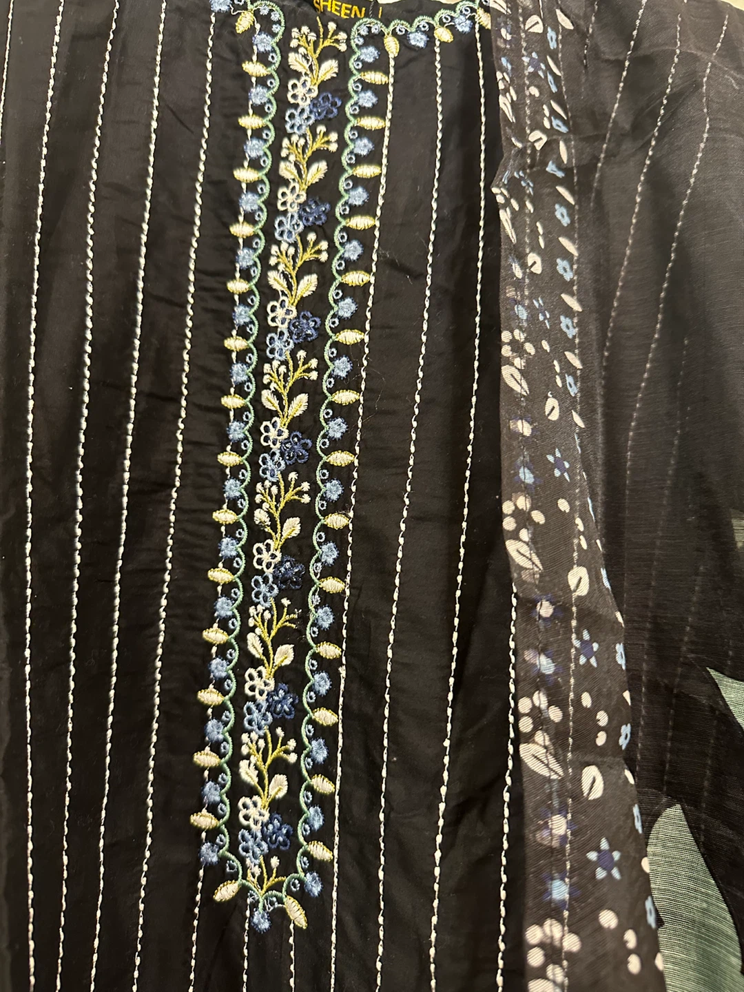 Collection Etoile Hand-Embroidered Black Kameez - photo 4
