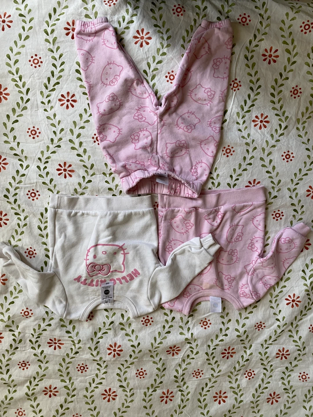 Hello Kitty Baby Clothing Set - photo 2