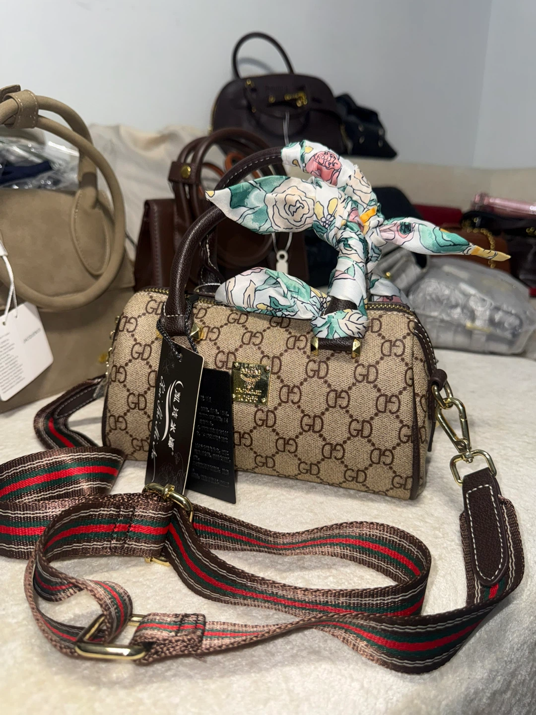 Stylish women’s bag lots.