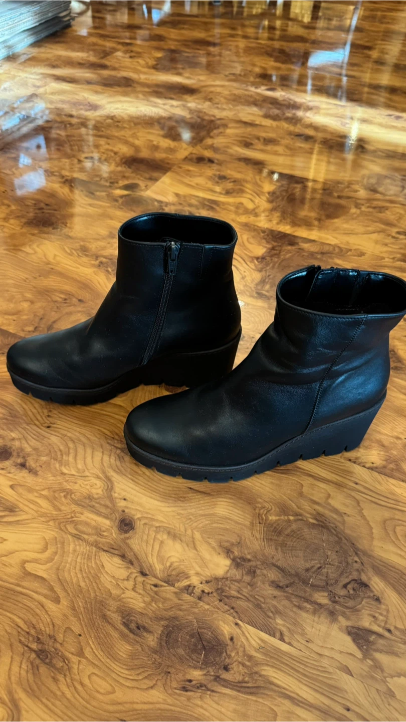 Gabor Black Leather Wedge Ankle Boots