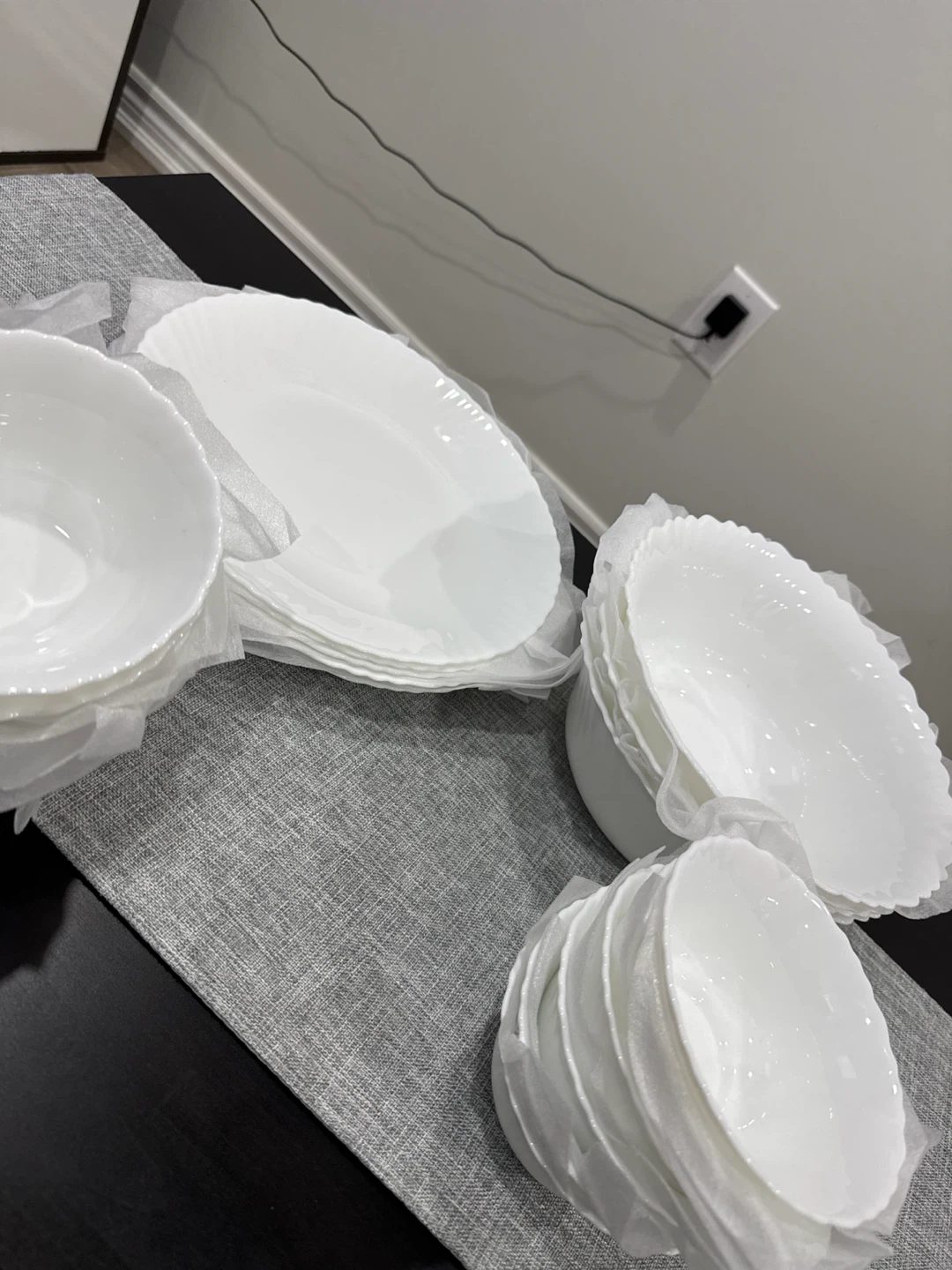 Moving Sale – Brand New 21-Piece White Dinnerware Set