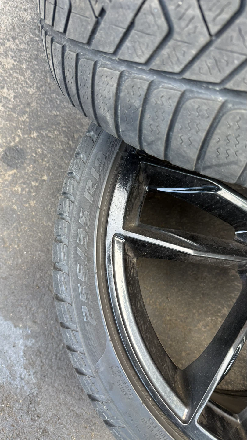 Mercedes Benz 19-inch Alloy Wheels with Pirelli Tires - photo 2