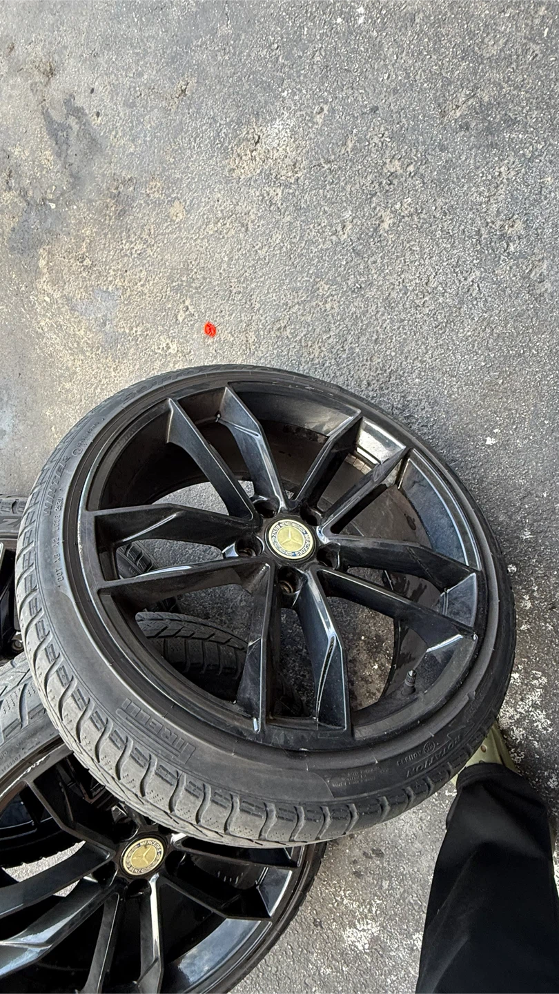 Mercedes Benz 19-inch Alloy Wheels with Pirelli Tires - photo 4