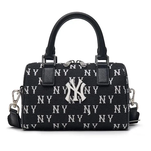 MLB New York Yankees Boston Bag. Perfect with NY cap