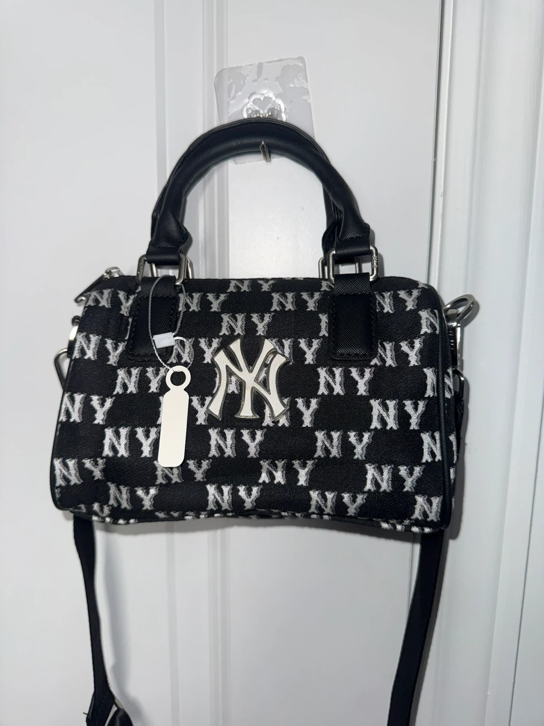 MLB New York Yankees Boston Bag. Perfect with NY cap - photo 2