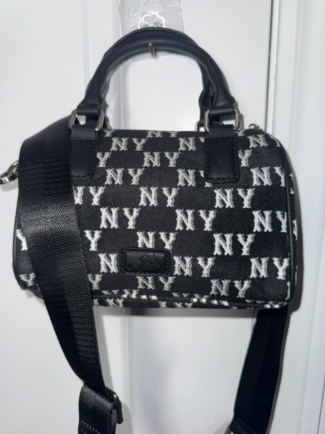 MLB New York Yankees Boston Bag. Perfect with NY cap - photo 3