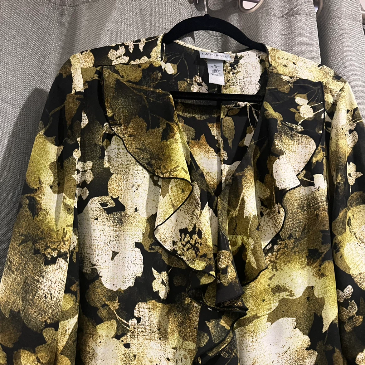 Catherines Floral Ruffle Blouse - photo 2