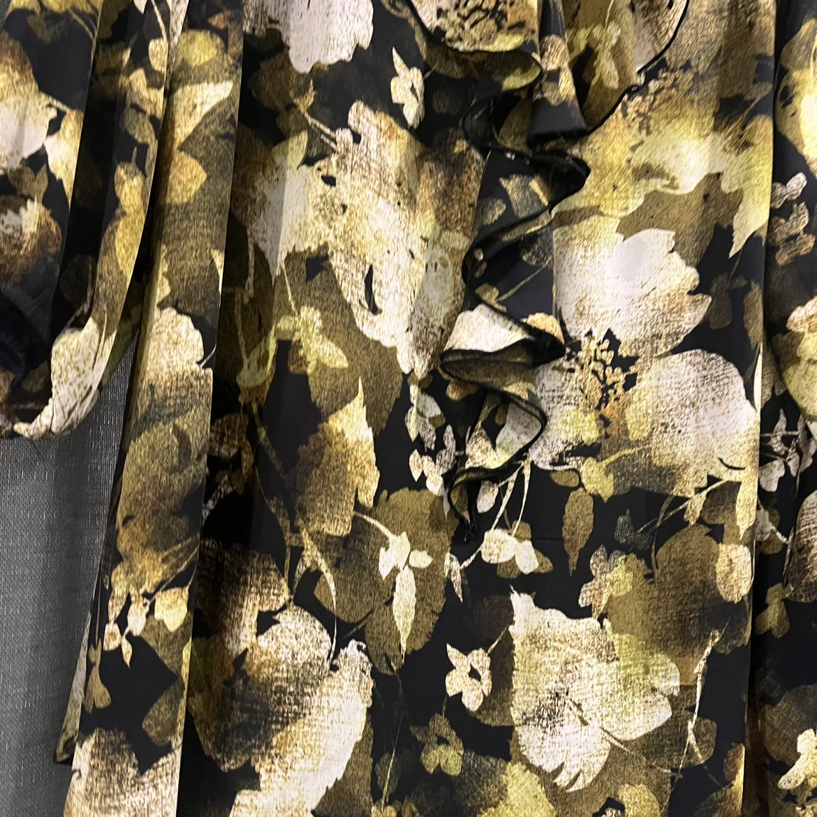 Catherines Floral Ruffle Blouse - photo 4